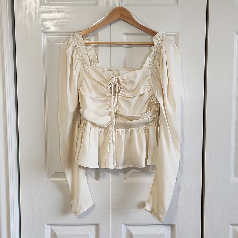 Six/Fifty Women's Ivory Satin Peasant Style Top‎ Size SM Puff Shoulders Smocked